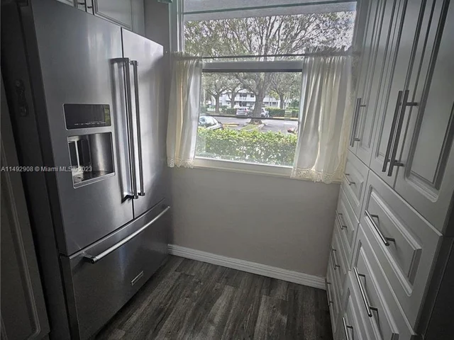 1504 Whitehall Dr # 105, Davie FL 33324