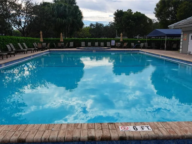 1504 Whitehall Dr # 105, Davie FL 33324