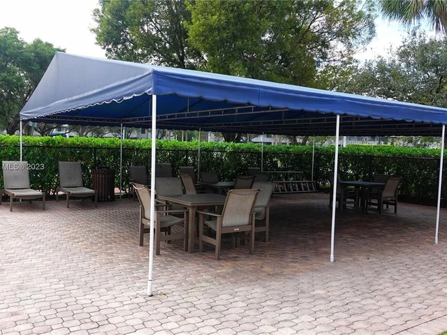 1504 Whitehall Dr # 105, Davie FL 33324