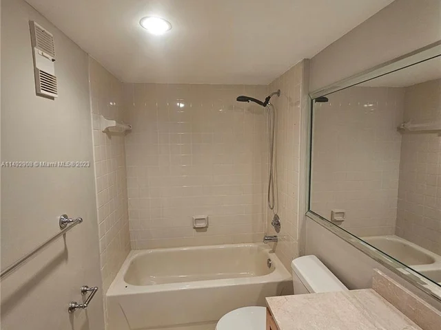 1504 Whitehall Dr # 105, Davie FL 33324