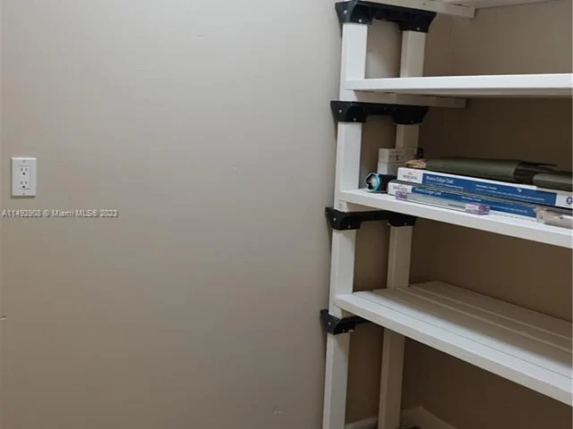 1504 Whitehall Dr # 105, Davie FL 33324