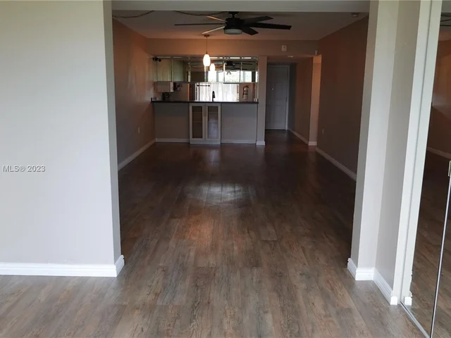 1504 Whitehall Dr # 105, Davie FL 33324