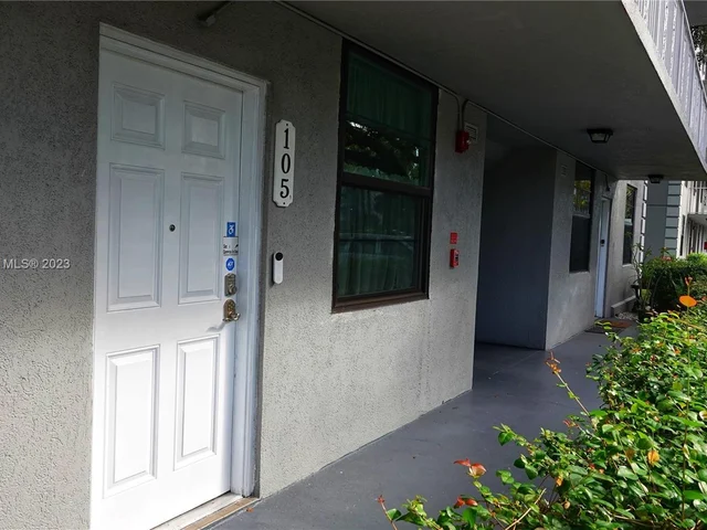 1504 Whitehall Dr # 105, Davie FL 33324