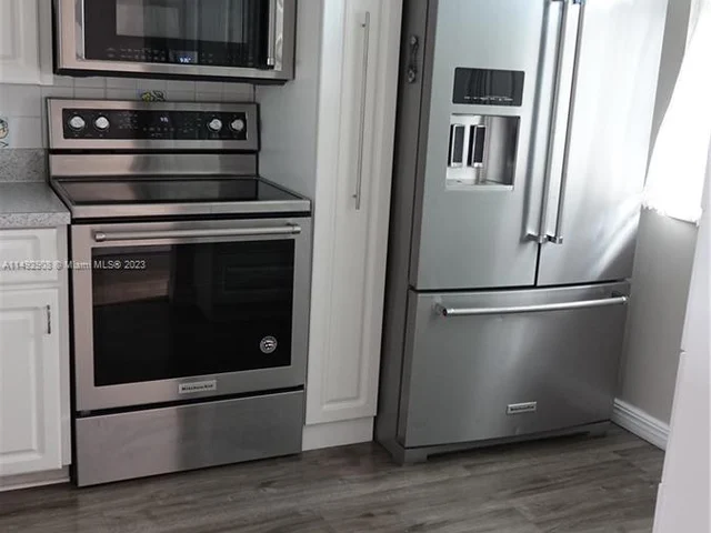 1504 Whitehall Dr # 105, Davie FL 33324