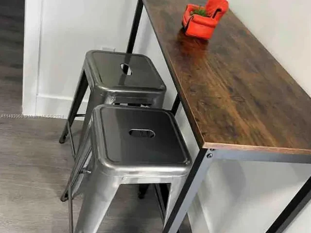 1553 NW 62nd Ter, Miami FL 33147