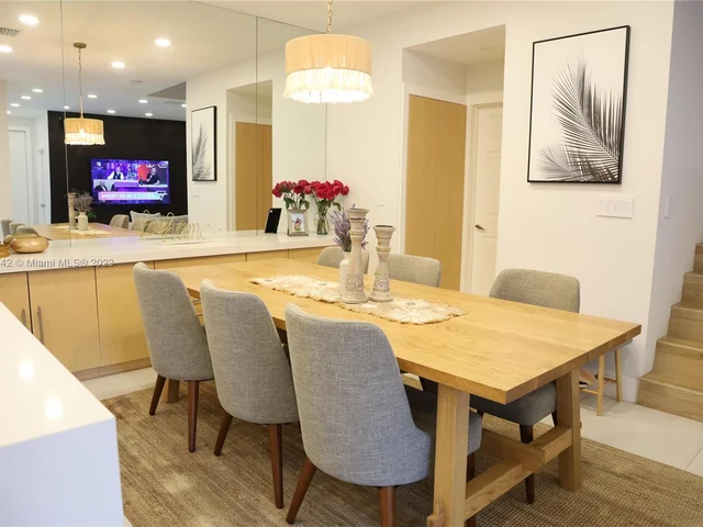 1085 River Birch St, Hollywood FL 33019