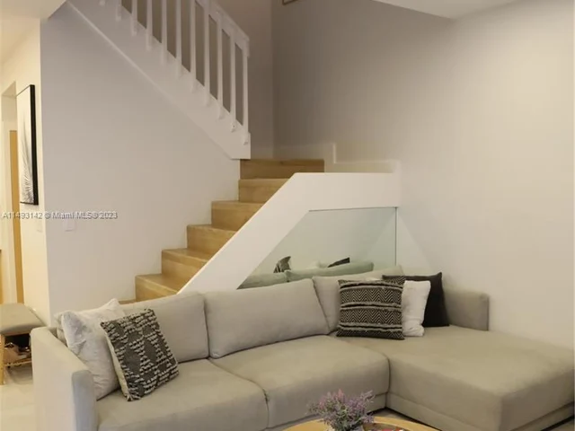 1085 River Birch St, Hollywood FL 33019