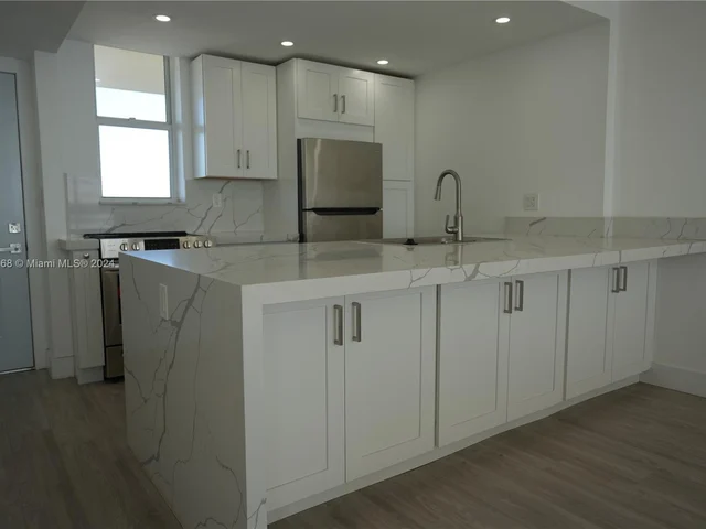 2910 Point East Dr # M510, Aventura FL 33160