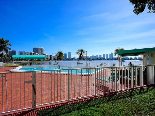 2910 Point East Dr # M510, Aventura FL 33160