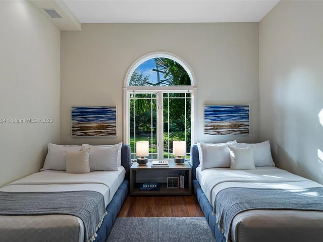 11025 SW 62nd Ave, Pinecrest FL 33156