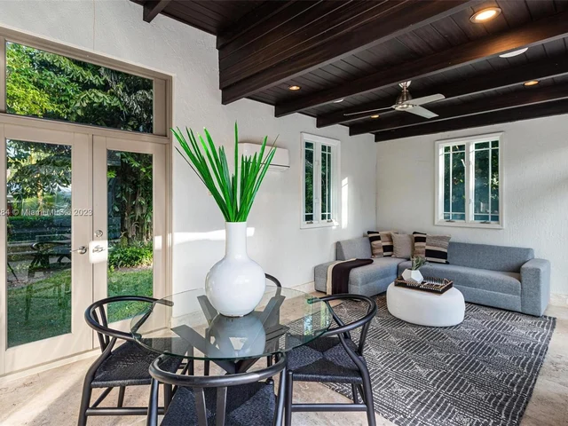 11025 SW 62nd Ave, Pinecrest FL 33156