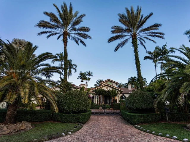 11025 SW 62nd Ave, Pinecrest FL 33156