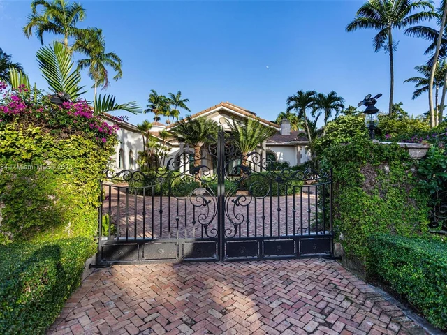 11025 SW 62nd Ave, Pinecrest FL 33156