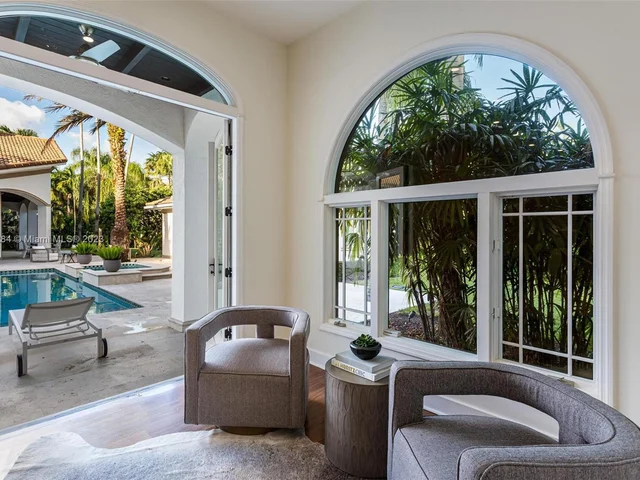 11025 SW 62nd Ave, Pinecrest FL 33156