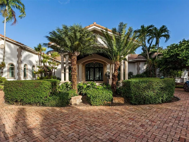 11025 SW 62nd Ave, Pinecrest FL 33156