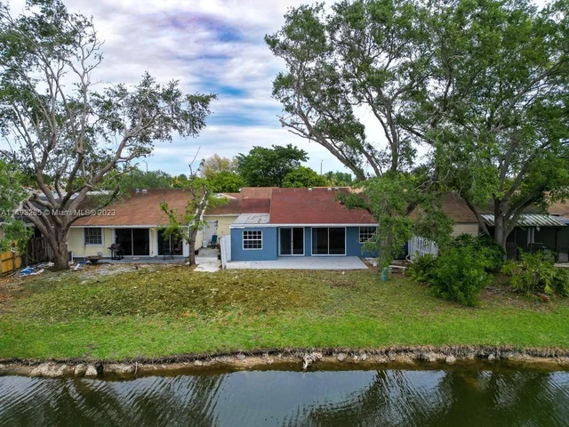 9870 W Heather Ln, Miramar FL 33025