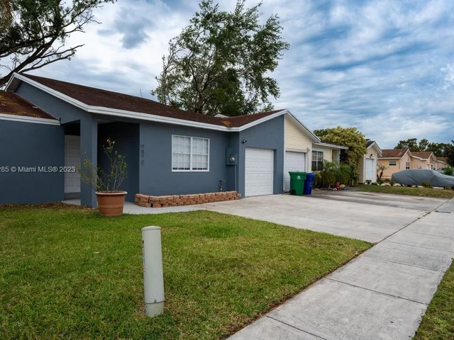 9870 W Heather Ln, Miramar FL 33025