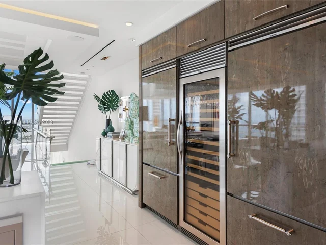 1100 Biscayne Blvd # 6401, Miami FL 33132