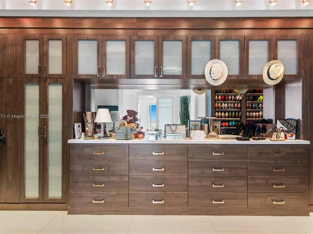 1100 Biscayne Blvd # 6401, Miami FL 33132