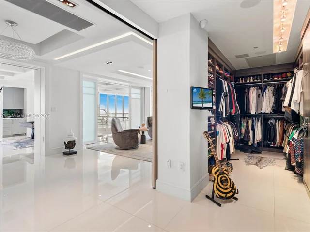 1100 Biscayne Blvd # 6401, Miami FL 33132