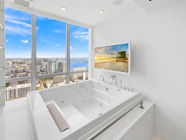 1100 Biscayne Blvd # 6401, Miami FL 33132