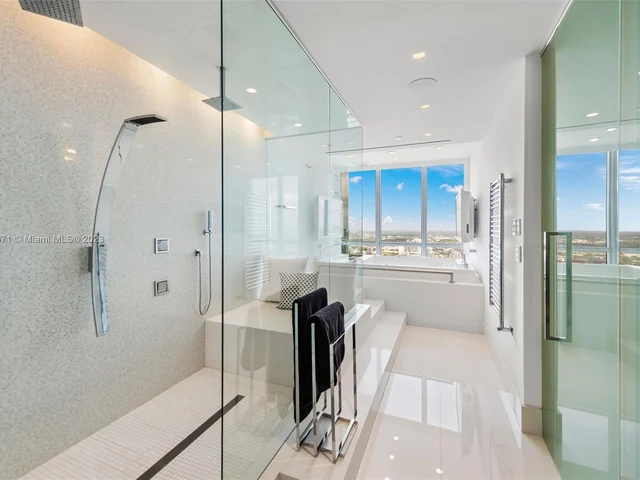 1100 Biscayne Blvd # 6401, Miami FL 33132