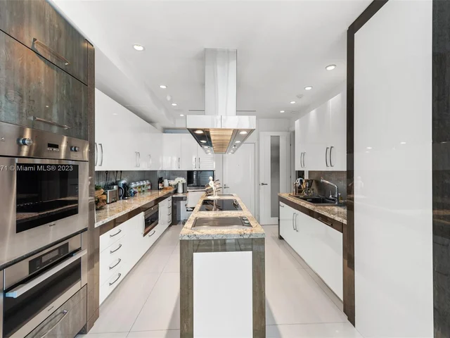 1100 Biscayne Blvd # 6401, Miami FL 33132