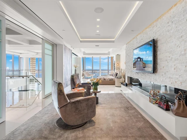 1100 Biscayne Blvd # 6401, Miami FL 33132