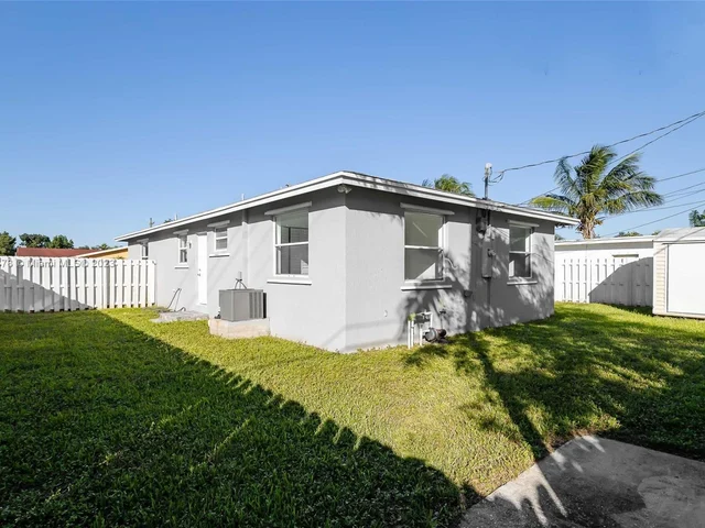 6324 Taylor St, Hollywood FL 33024