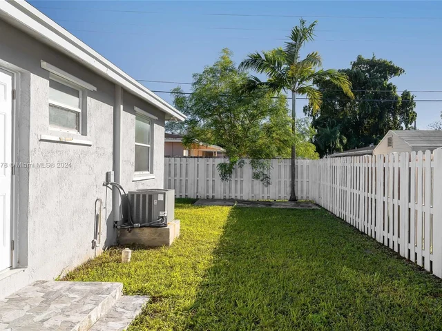 6324 Taylor St, Hollywood FL 33024