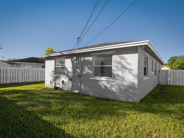 6324 Taylor St, Hollywood FL 33024