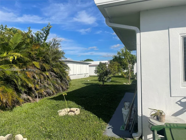 8205 NW 57th Ct, Tamarac FL 33321
