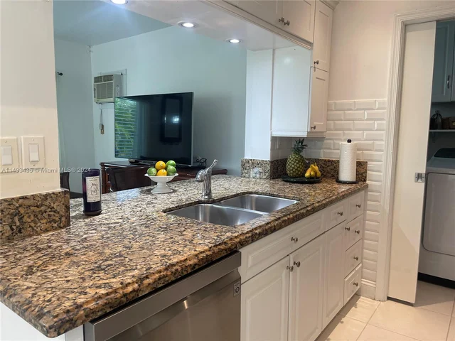 8205 NW 57th Ct, Tamarac FL 33321