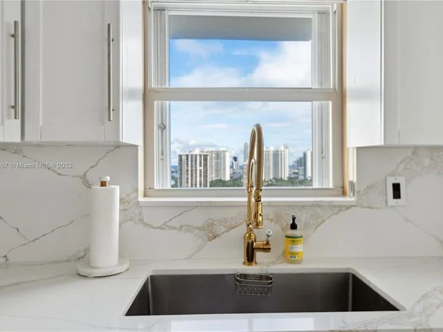 2750 NE 183rd St # 2202, Aventura FL 33160