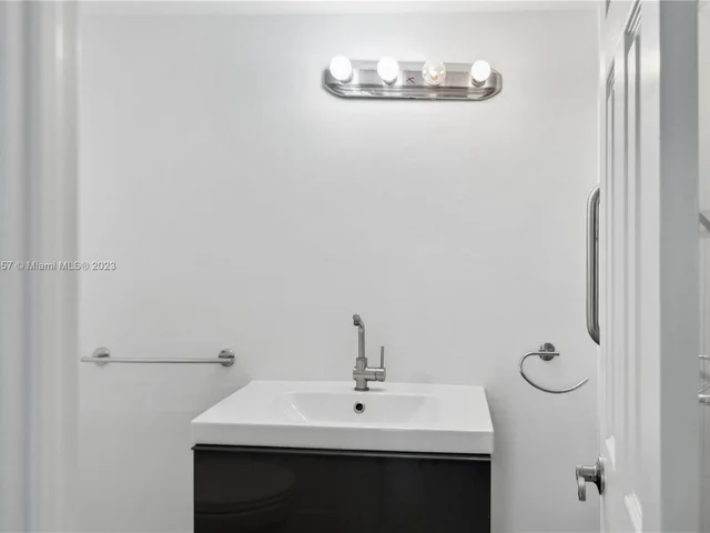 2750 NE 183rd St # 2202, Aventura FL 33160