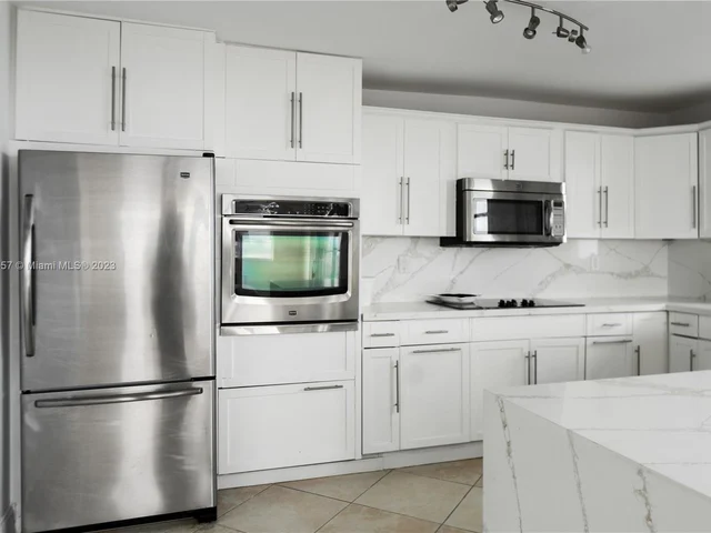 2750 NE 183rd St # 2202, Aventura FL 33160