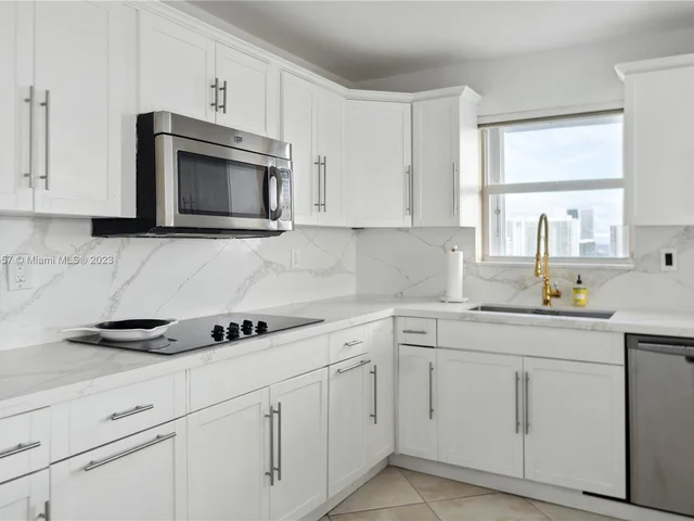 2750 NE 183rd St # 2202, Aventura FL 33160