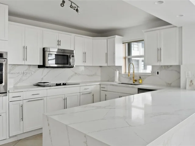 2750 NE 183rd St # 2202, Aventura FL 33160