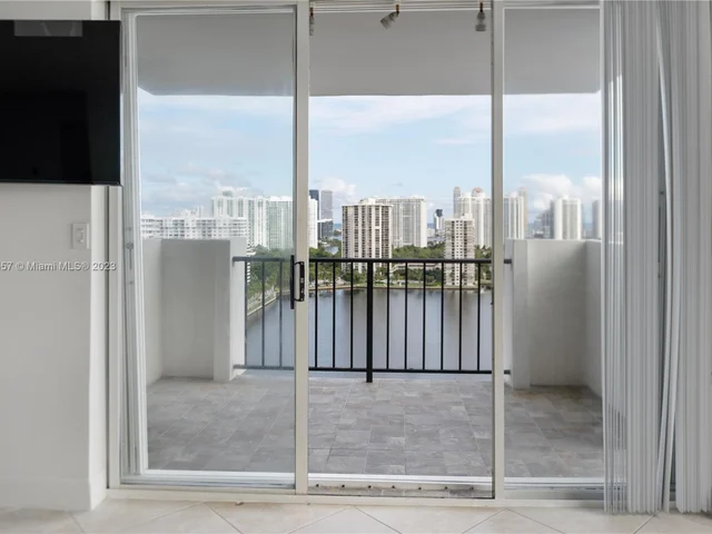2750 NE 183rd St # 2202, Aventura FL 33160
