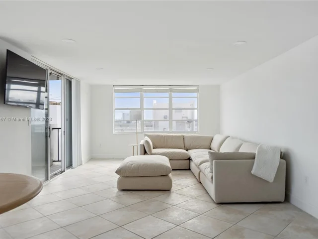 2750 NE 183rd St # 2202, Aventura FL 33160