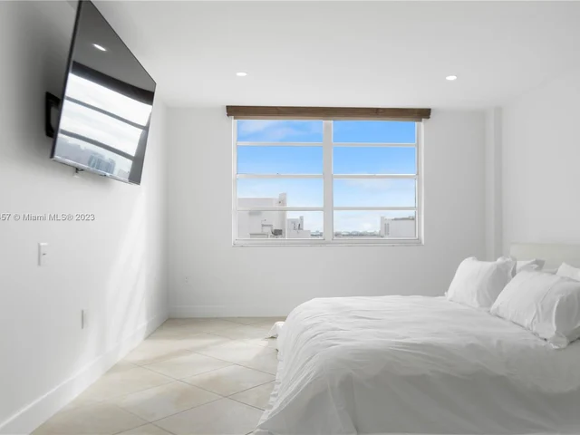 2750 NE 183rd St # 2202, Aventura FL 33160