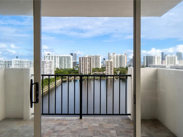 2750 NE 183rd St # 2202, Aventura FL 33160