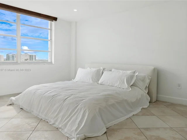 2750 NE 183rd St # 2202, Aventura FL 33160