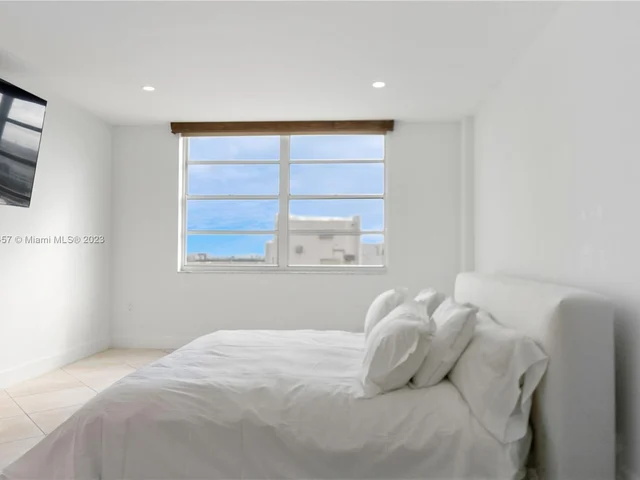 2750 NE 183rd St # 2202, Aventura FL 33160