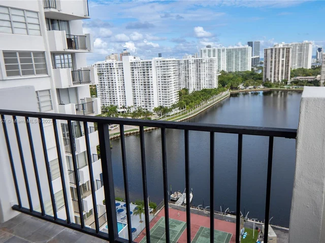 2750 NE 183rd St # 2202, Aventura FL 33160