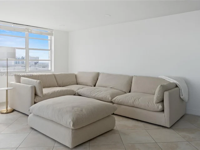 2750 NE 183rd St # 2202, Aventura FL 33160