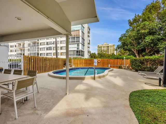 590 Ocean Dr # 8C, Key Biscayne FL 33149