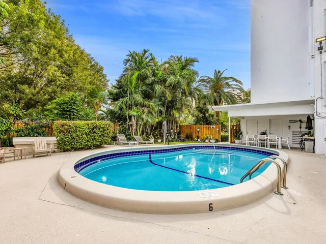 590 Ocean Dr # 8C, Key Biscayne FL 33149