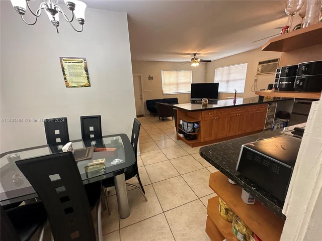 6401 SW 38th St, Miami FL 33155