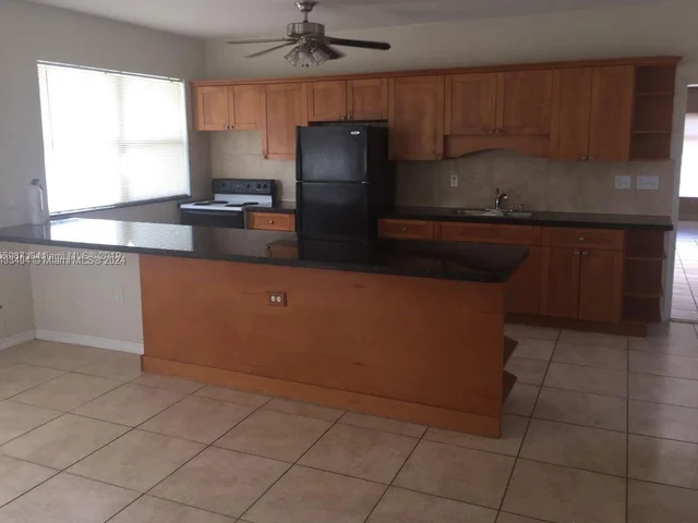 6401 SW 38th St, Miami FL 33155